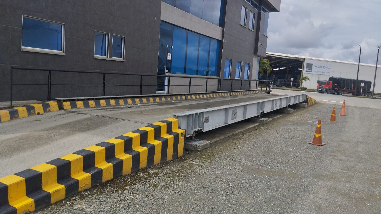 Báscula de camiones en la sede de Buenaventura