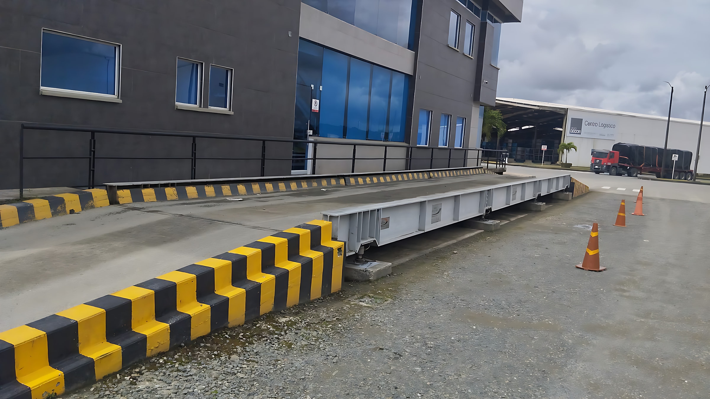 Báscula de camiones en la sede de Buenaventura