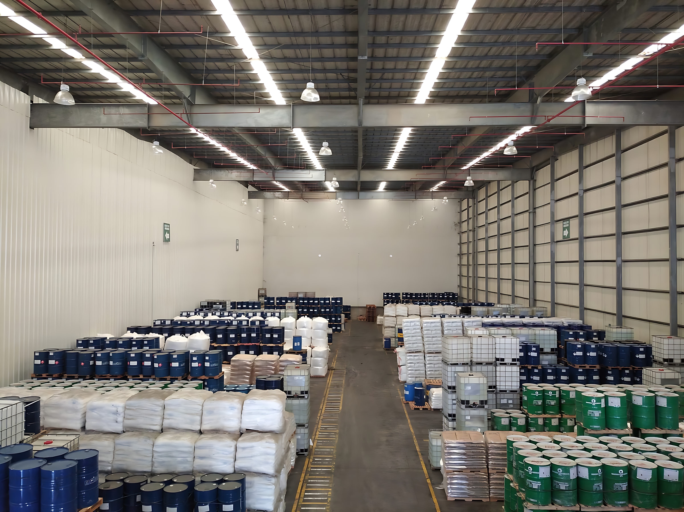 Bodega de almacenamiento organizada en Mamonal