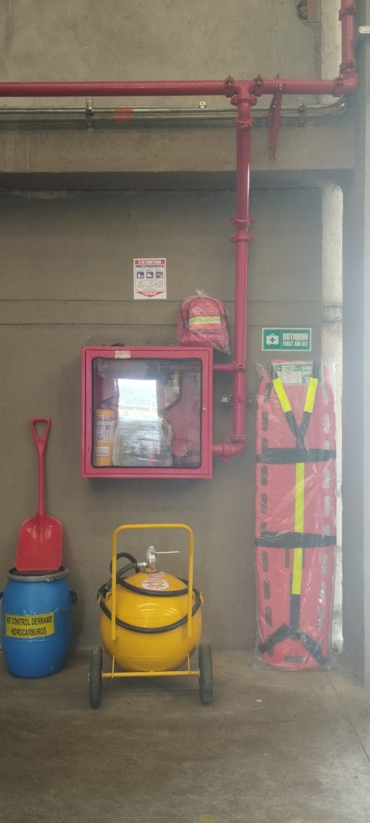 Kit de control de derrames de hidrocarburos y equipo de emergencia